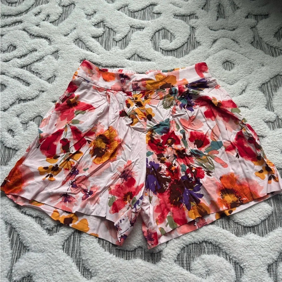 H&M Pants - H&M White Multi Color Floral Print Shorts | Sz 10